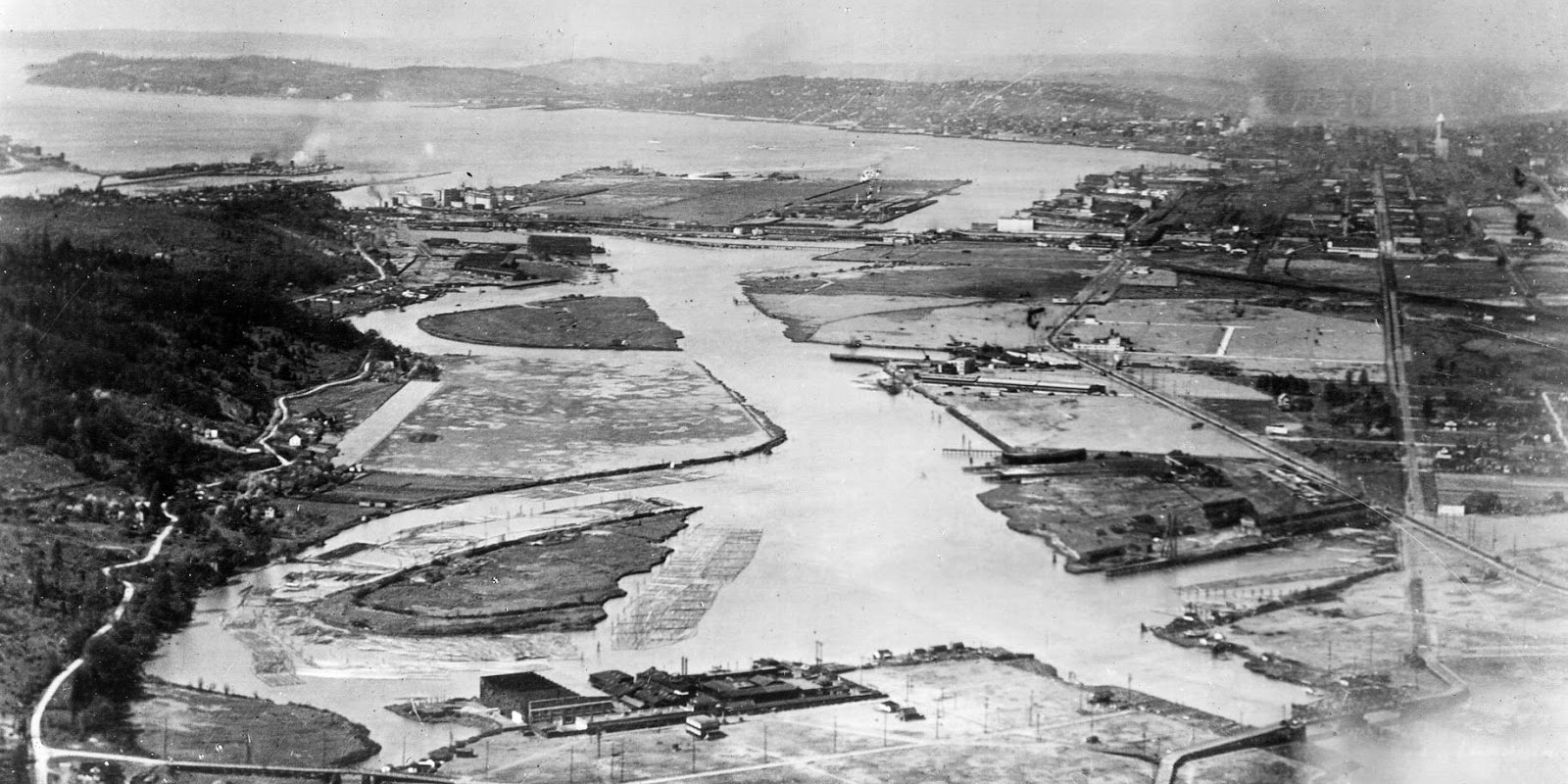 A 1922 photo of the Duwamish River transforming into the Duwamish Waterway