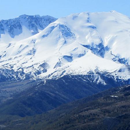 mount st helens covered in snow