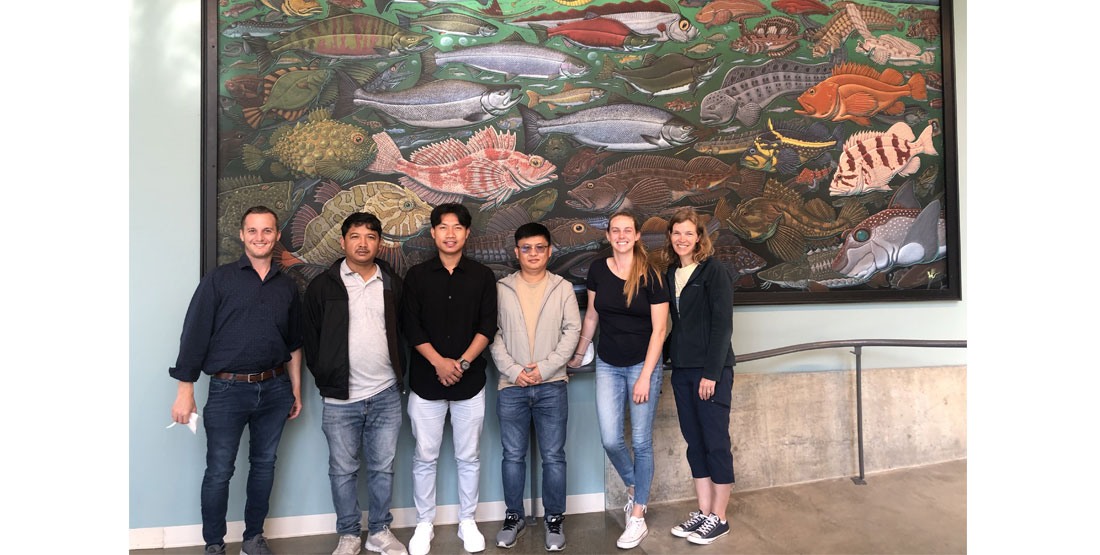 A group shot in the School of Aquatic & Fisheries Science.