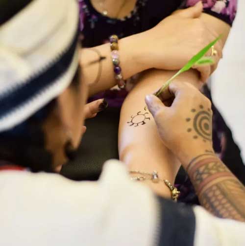 ate wamz tattoos someone's arm