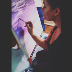 siobhan kekoa paints a canvas on an easel