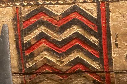 red and black zig zag pattern carved into the side of the tatala 