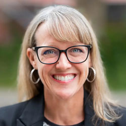 portrait of jennifer ladino