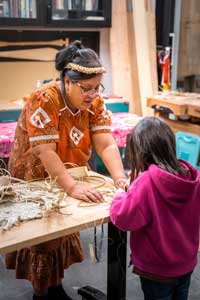 marsallese master weaver emma joran