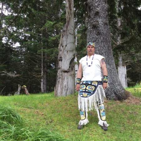 Kihlyahdas Christian White